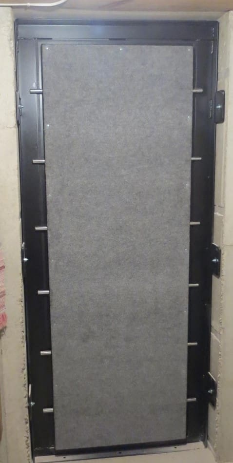 V1 Vault Door inside closed